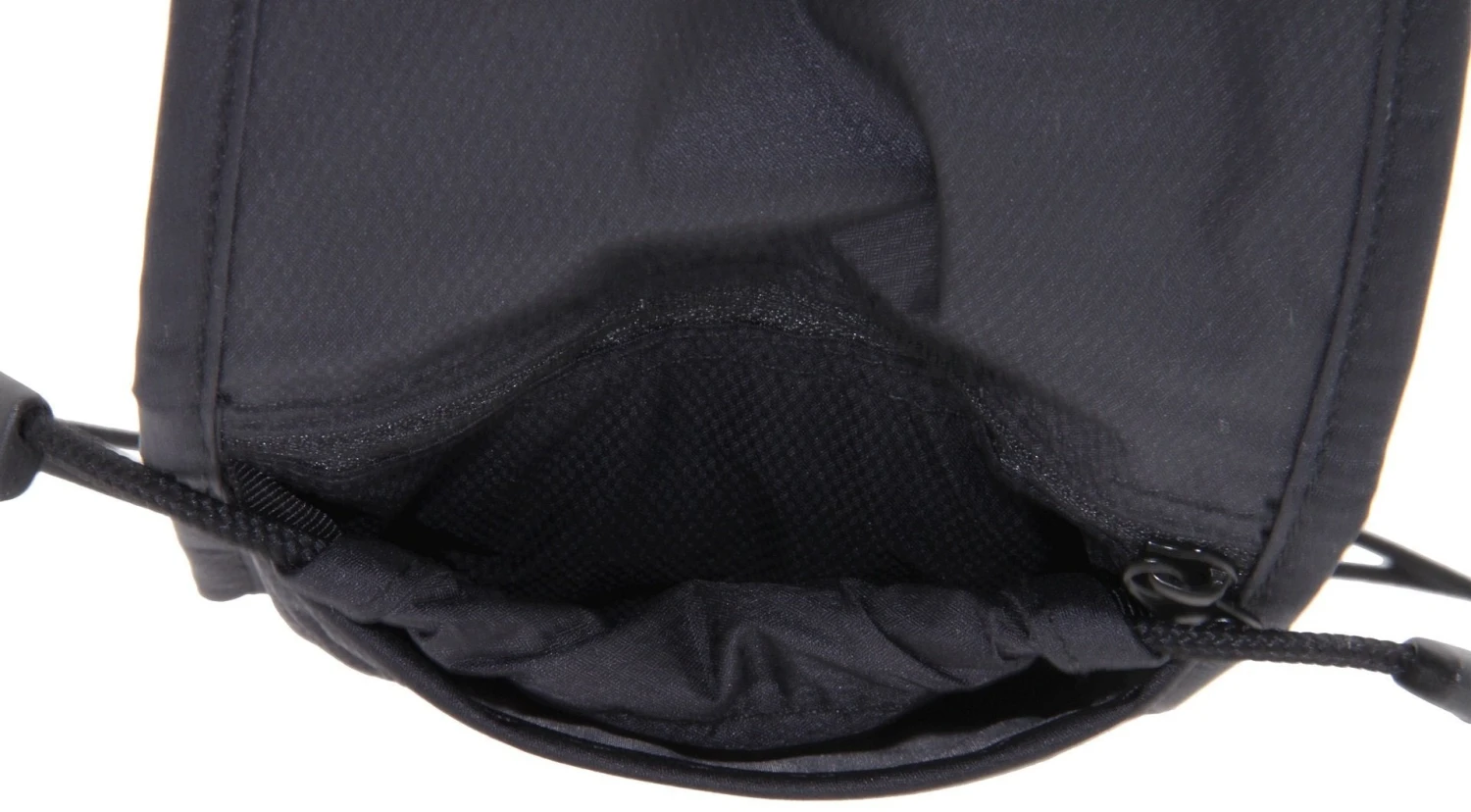 Pacsafe Coversafe 75 Neck Pouch With Slashproof Chain 5 Pacsafe Coversafe 75 Neck Pouch With Slashproof Chain - Image 5